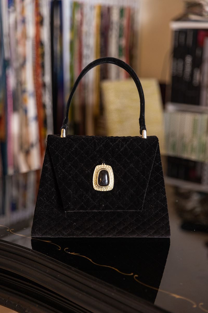 Borsa Lavi Bags realizzata a mano in velluto di cotone trapuntato con gioiello in ottone cromato ...