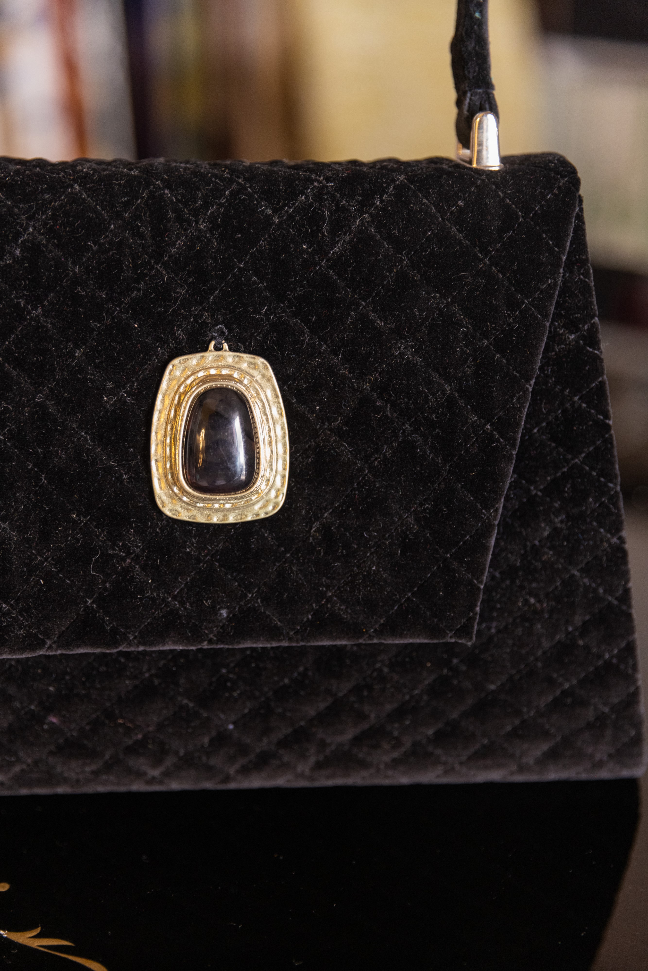 Borsa Lavi Bags realizzata a mano in velluto di cotone trapuntato con gioiello in ottone cromato ...