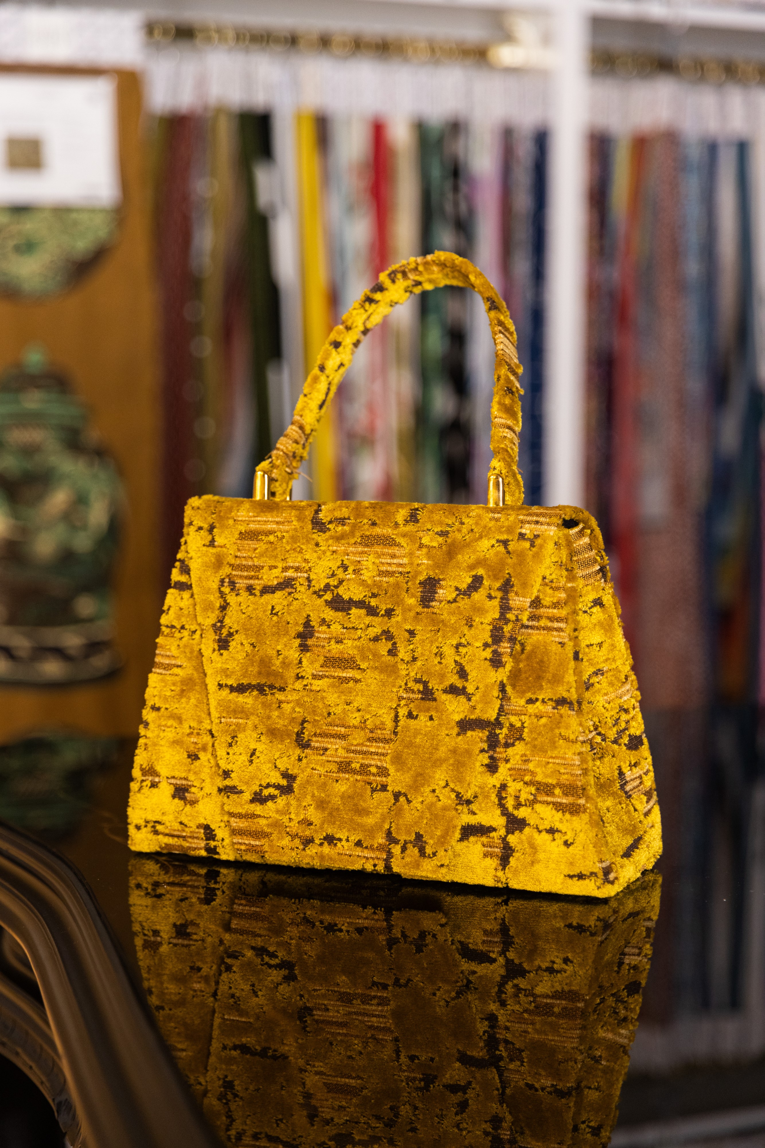 Borsa Lavi Bags realizzata a mano in tessuto velluto operato