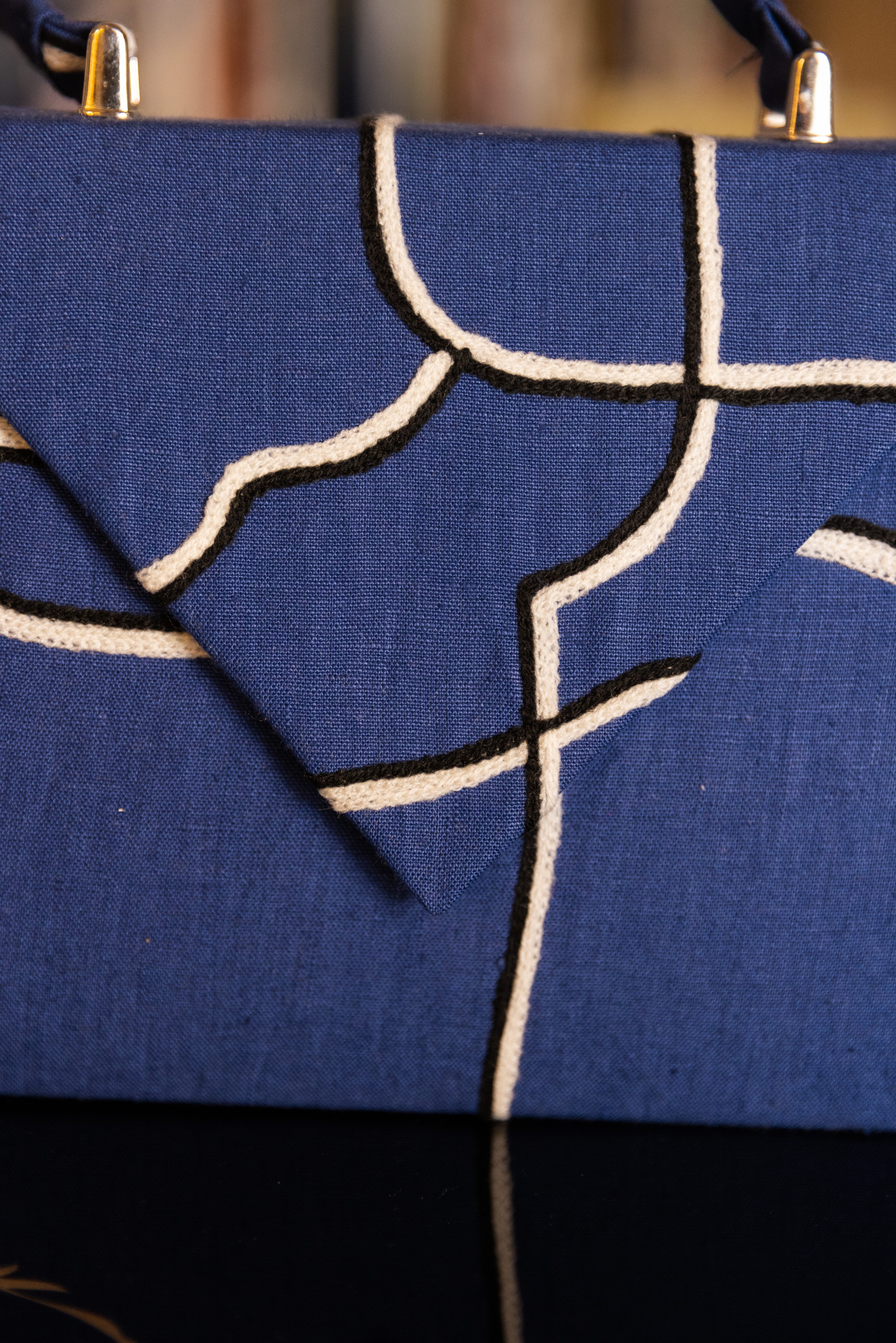 Borsa Lavi Bags realizzata a mano in tessuto di lino ricamato