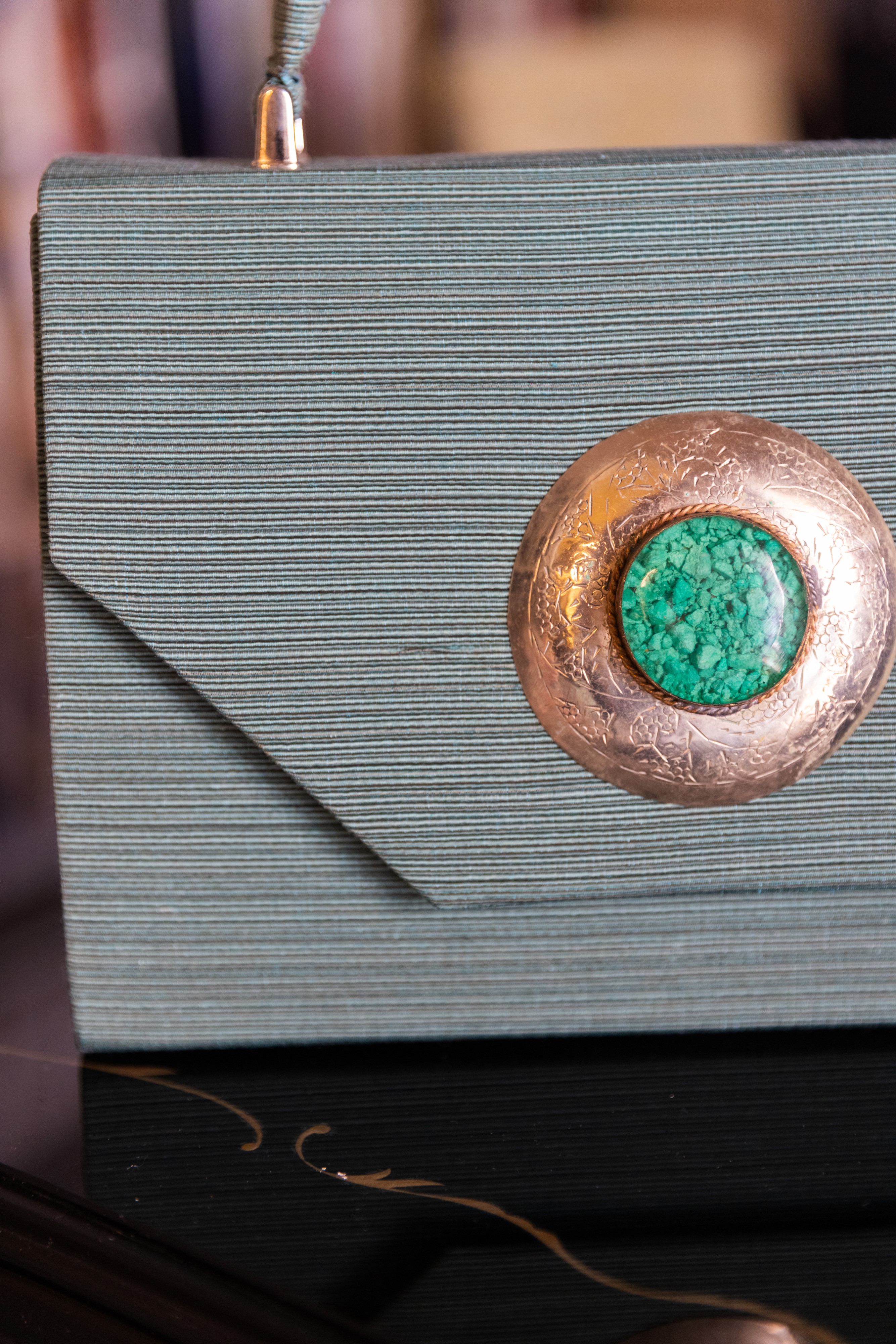 Borsa Lavi Bags realizzata a mano in tessuto fil-a-fil (cannetè) con gioiello in ottone cromato e...