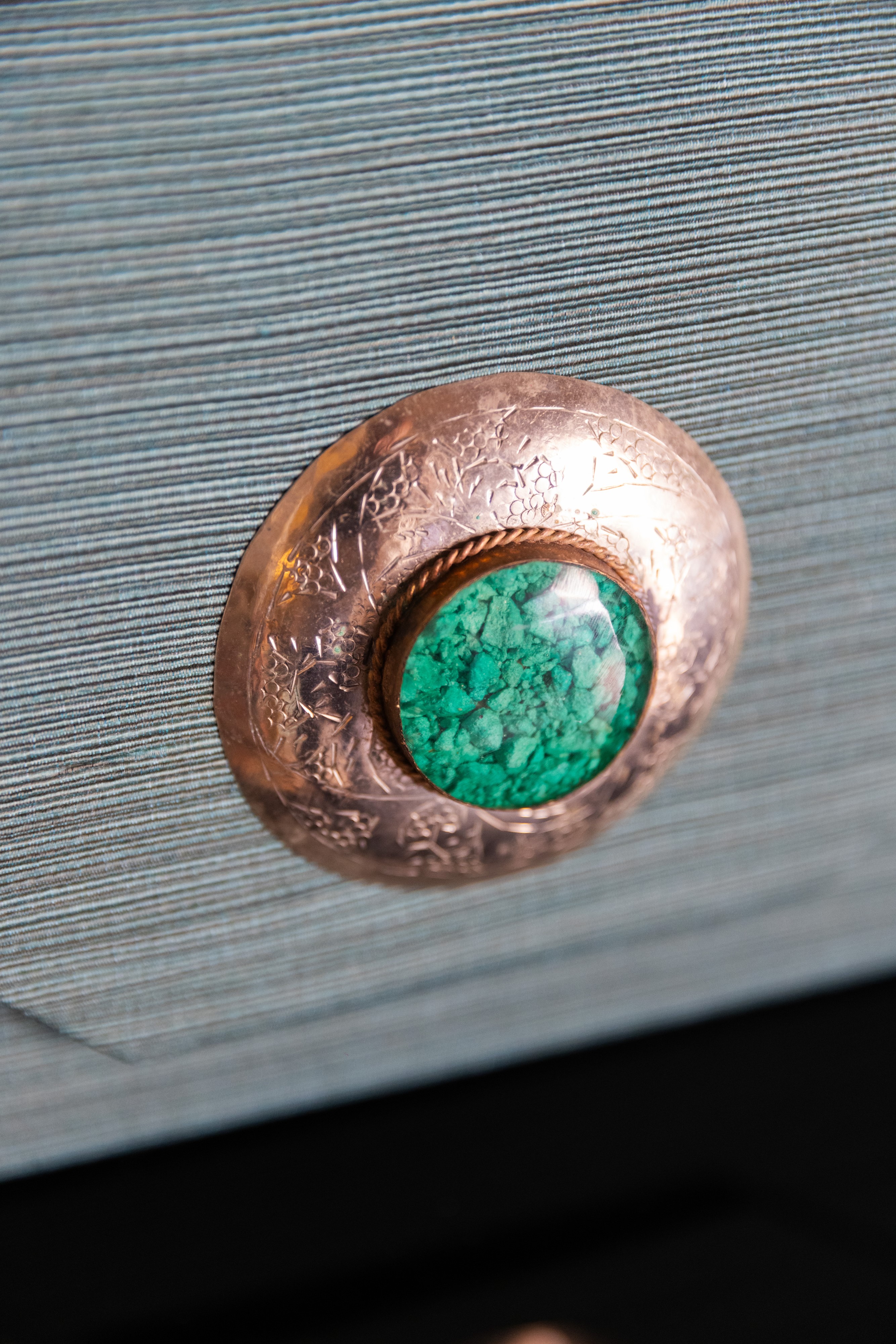 Borsa Lavi Bags realizzata a mano in tessuto fil-a-fil (cannetè) con gioiello in ottone cromato e...