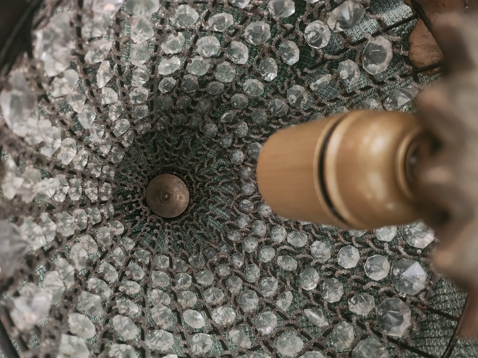 Lampadario in bronzo con prismi di vetro legati a mano, stile impero