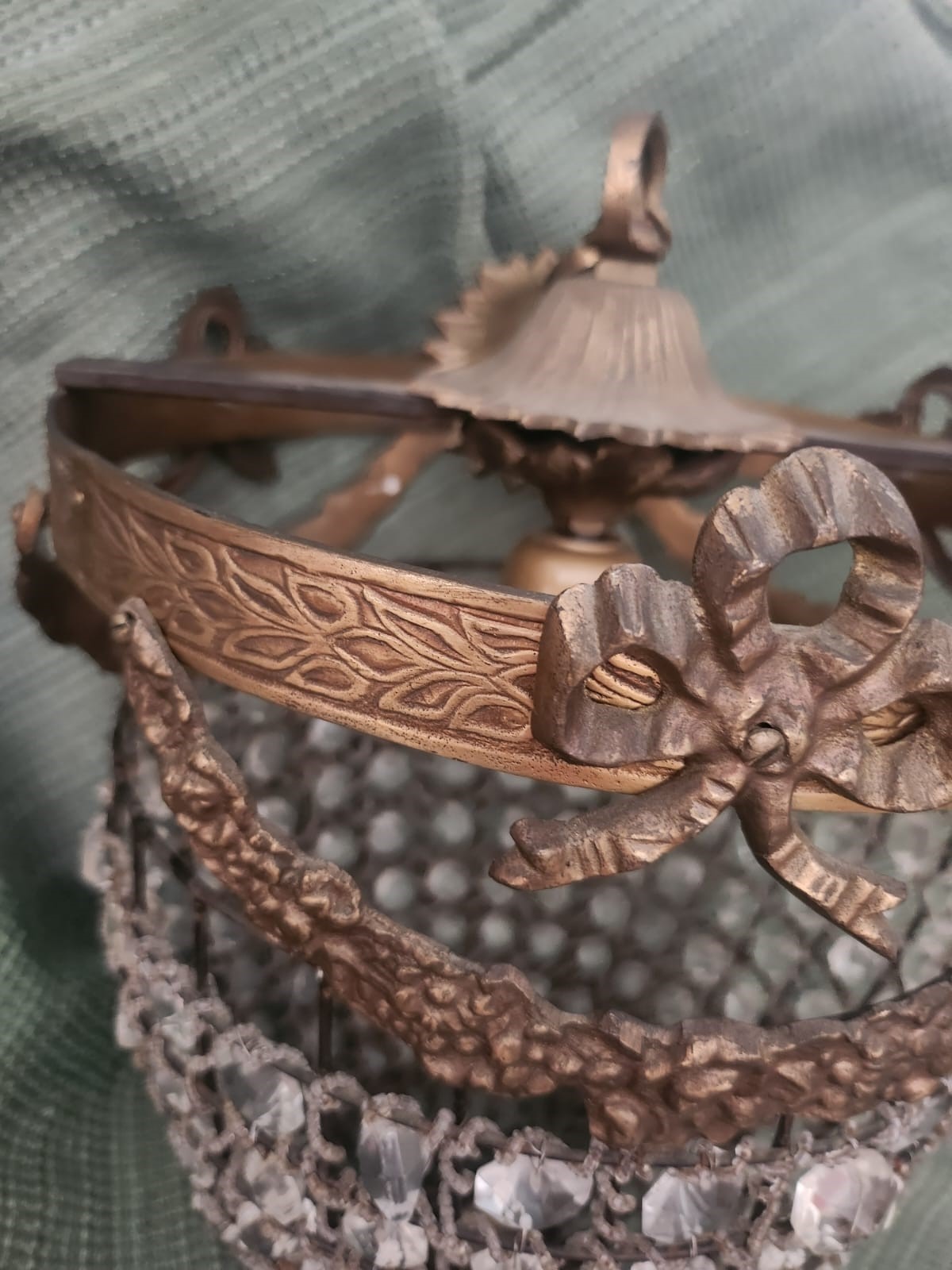 Lampadario in bronzo con prismi di vetro legati a mano, stile impero