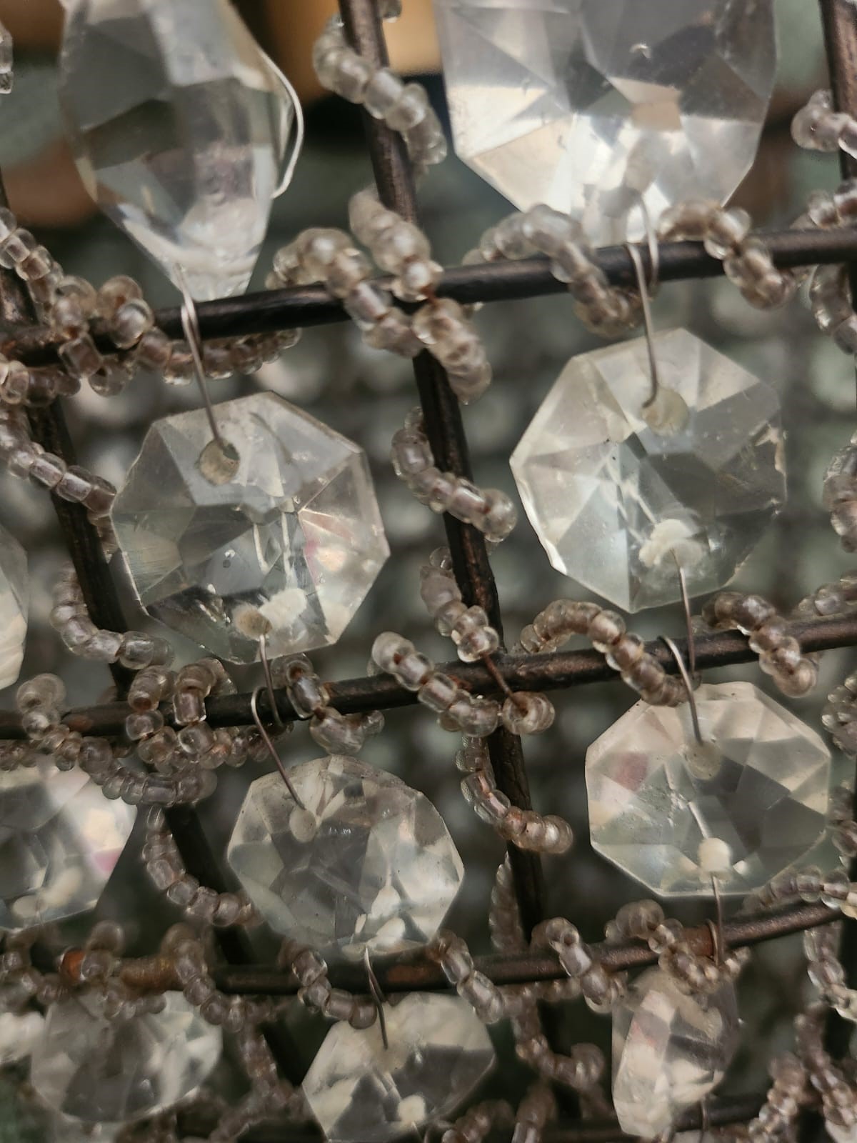 Lampadario in bronzo con prismi di vetro legati a mano, stile impero