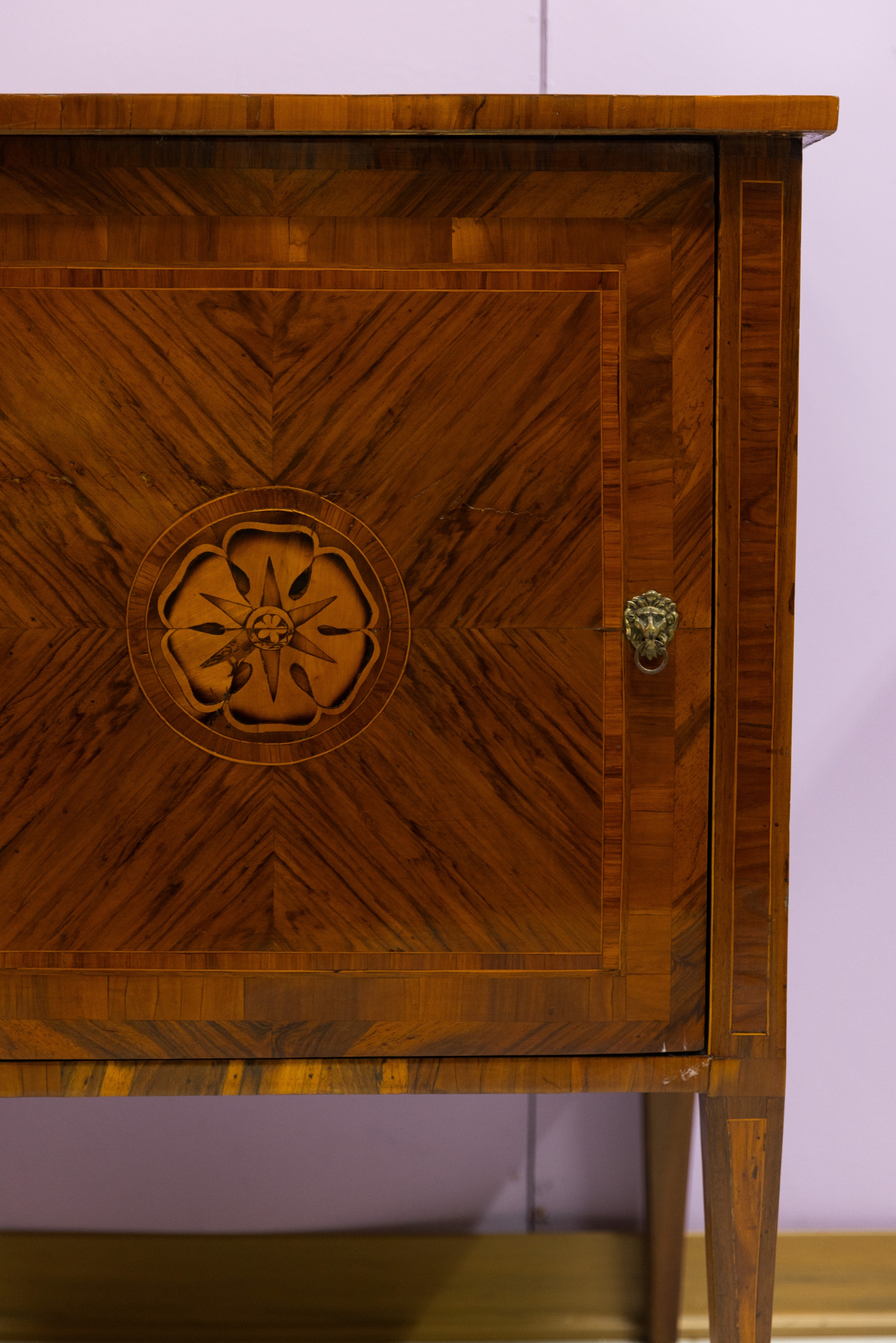 Cassettoncino Lombardo in differenti legni di frutto