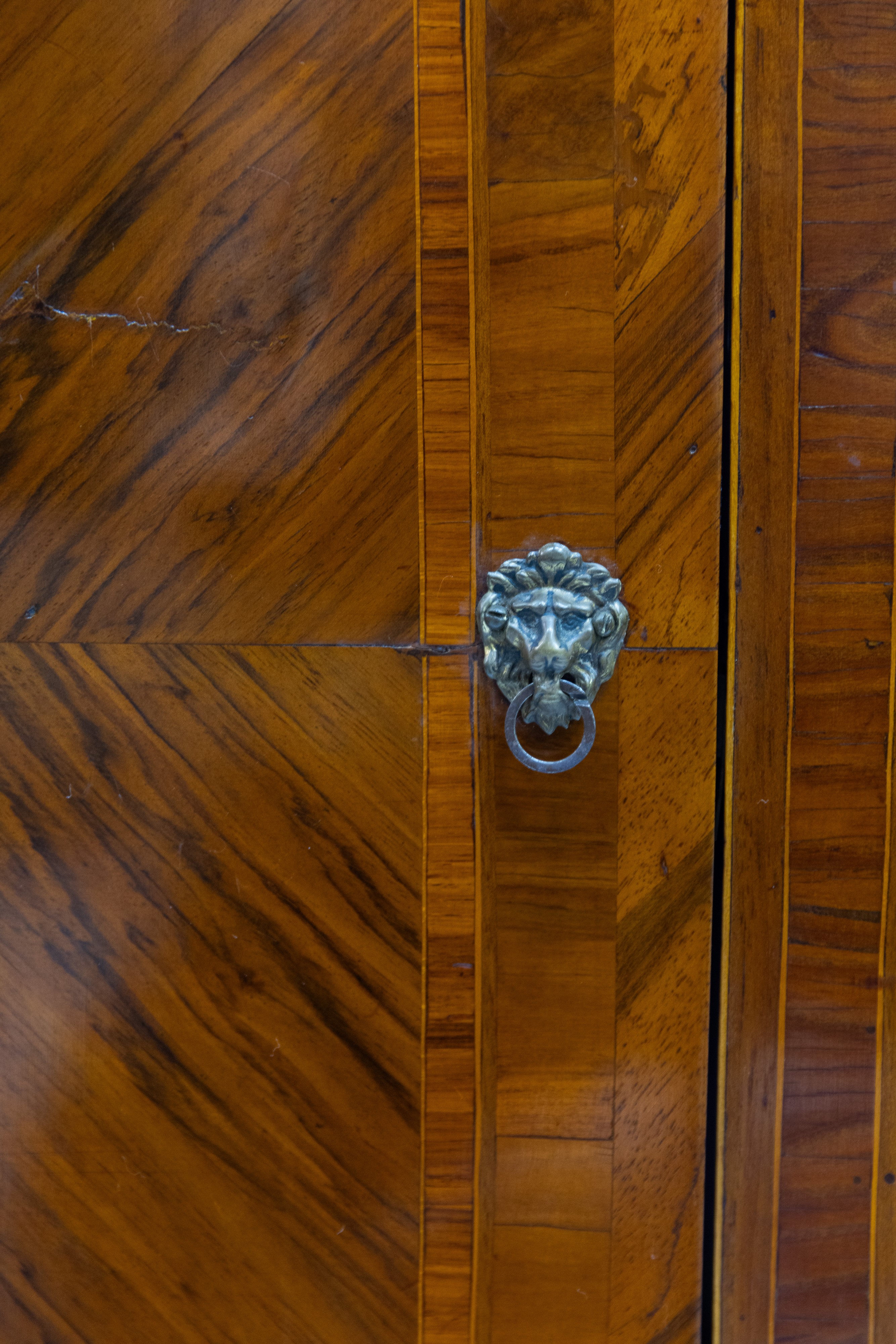 Cassettoncino Lombardo in differenti legni di frutto