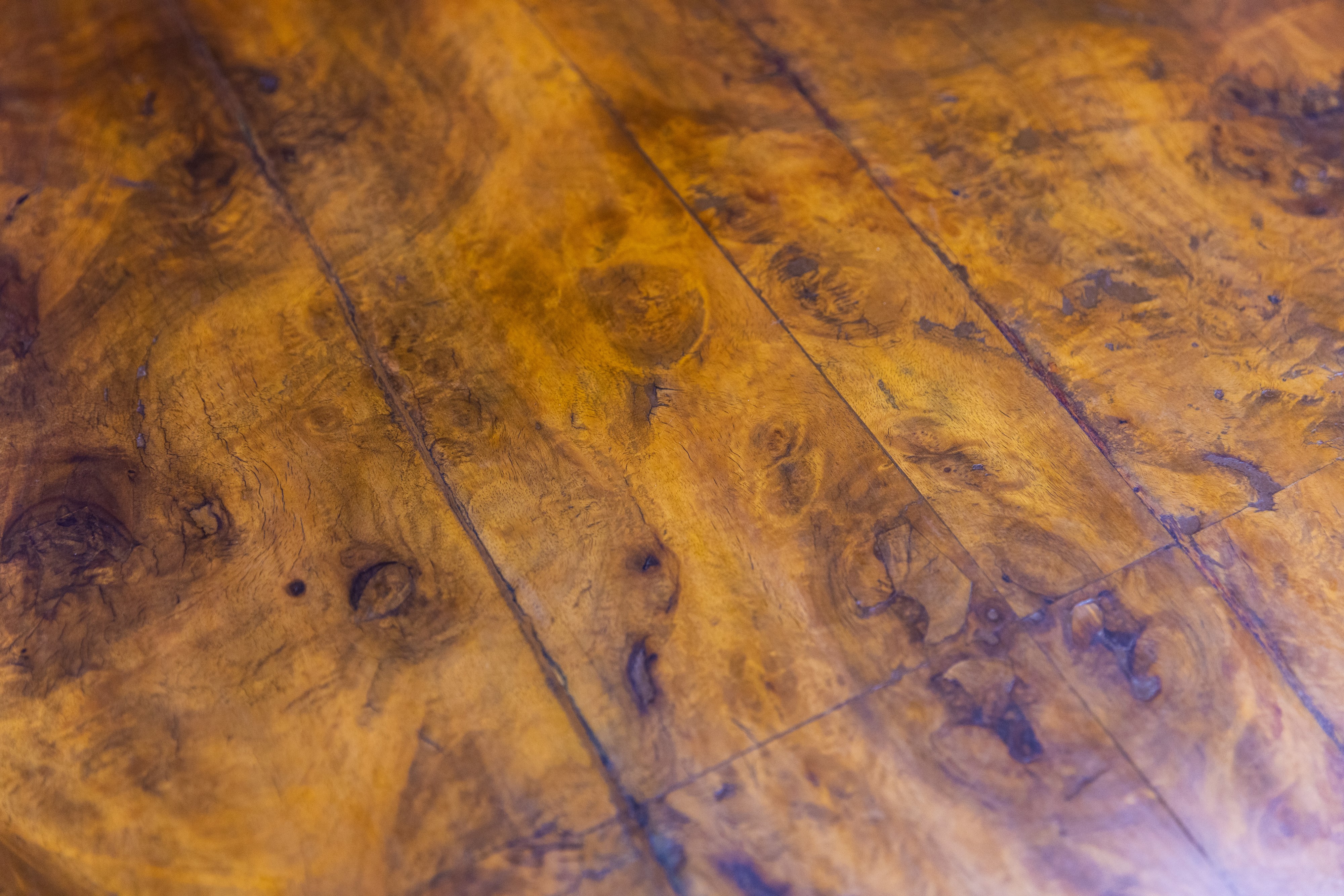 Tavolo ovale in noce e acero