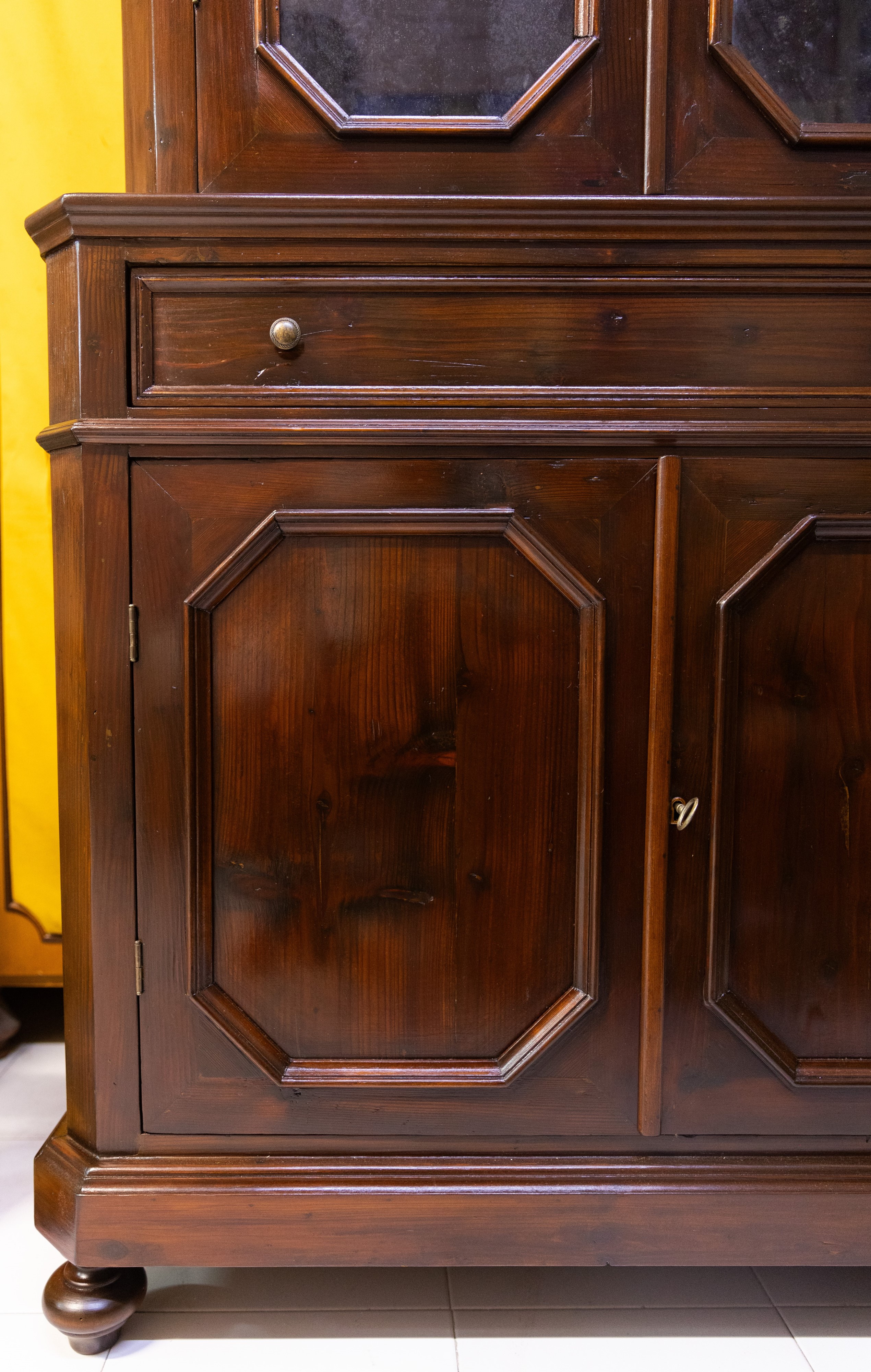 Credenza palermitana a due corpi in abete