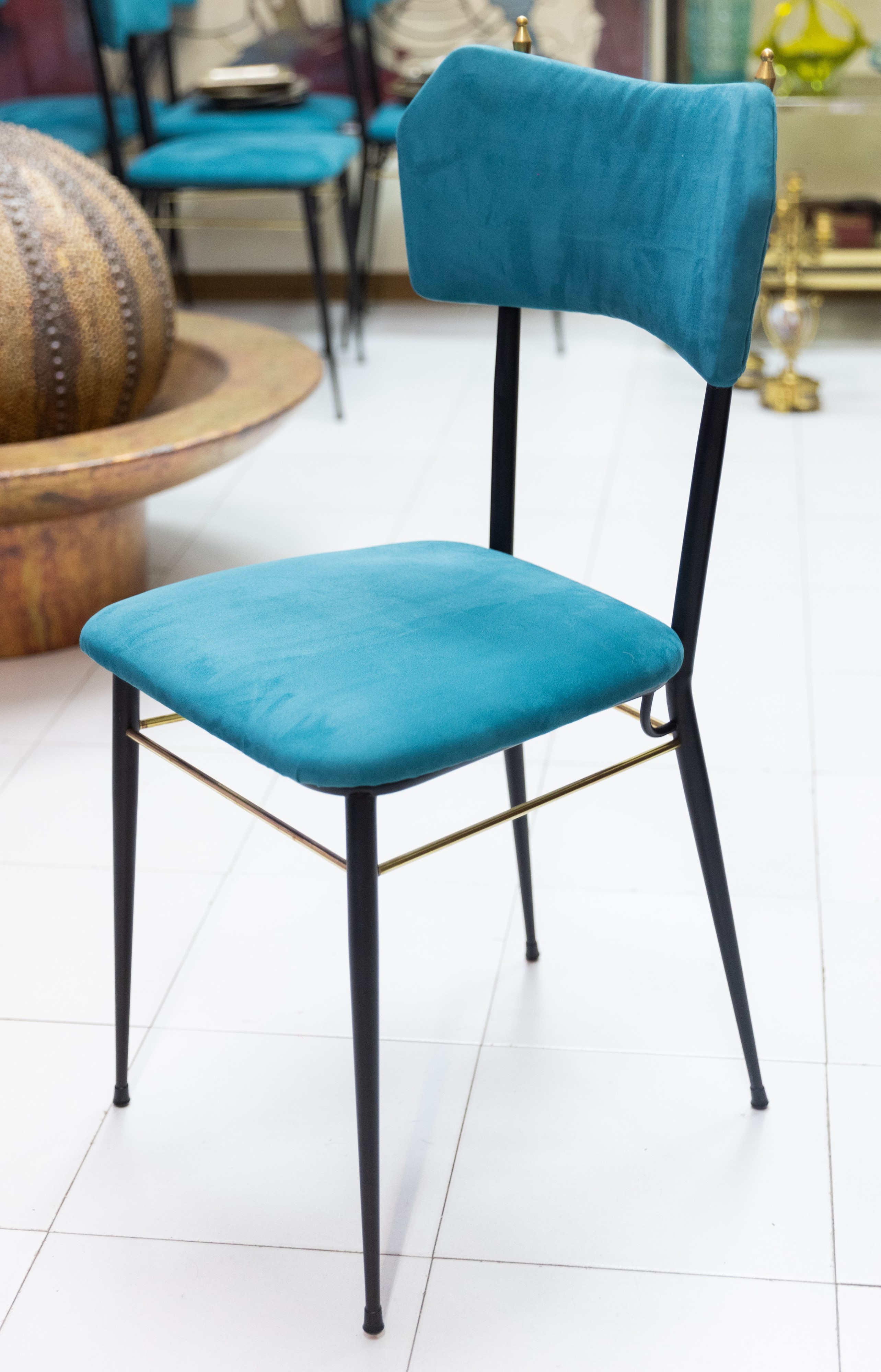 Set di 6 sedie anni '50 più tavolo design Mascagni in ferro, puntali in ottone e vetroelite in or...