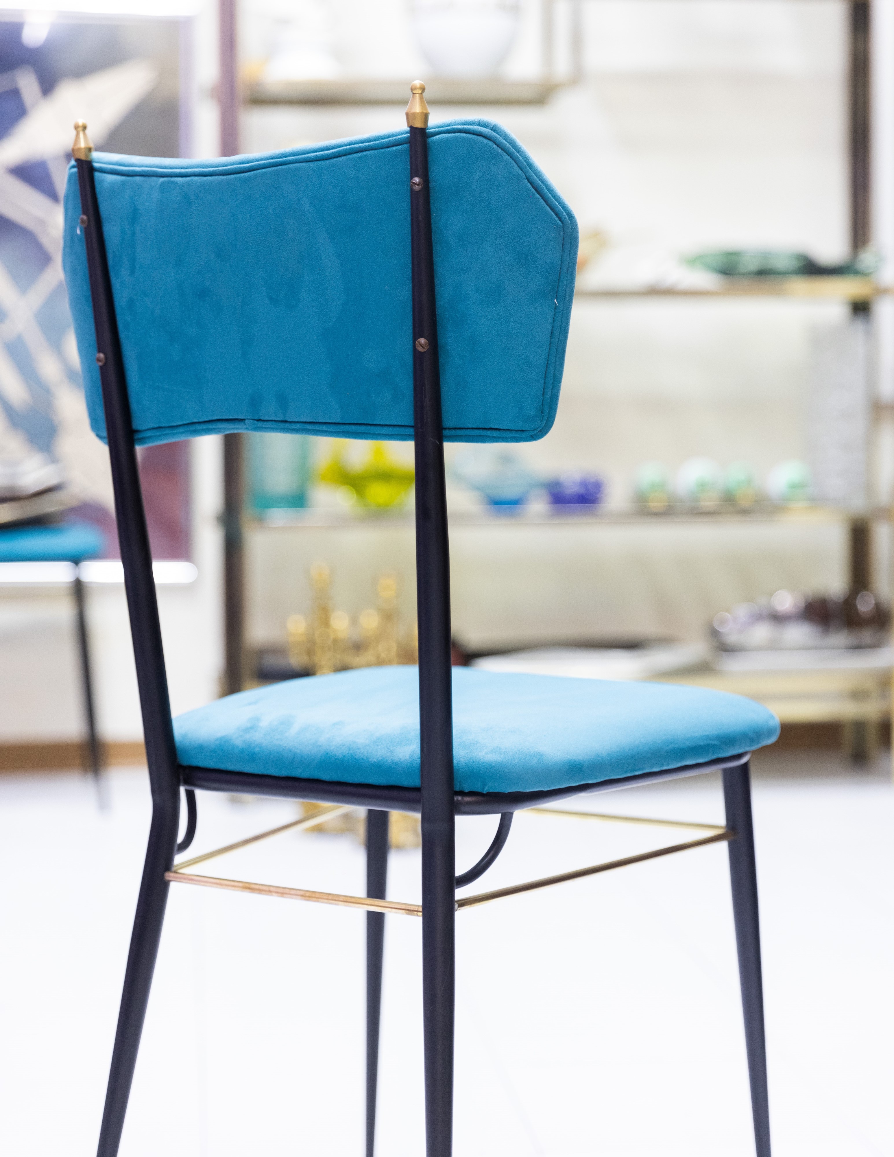 Set di 6 sedie anni '50 più tavolo design Mascagni in ferro, puntali in ottone e vetroelite in or...