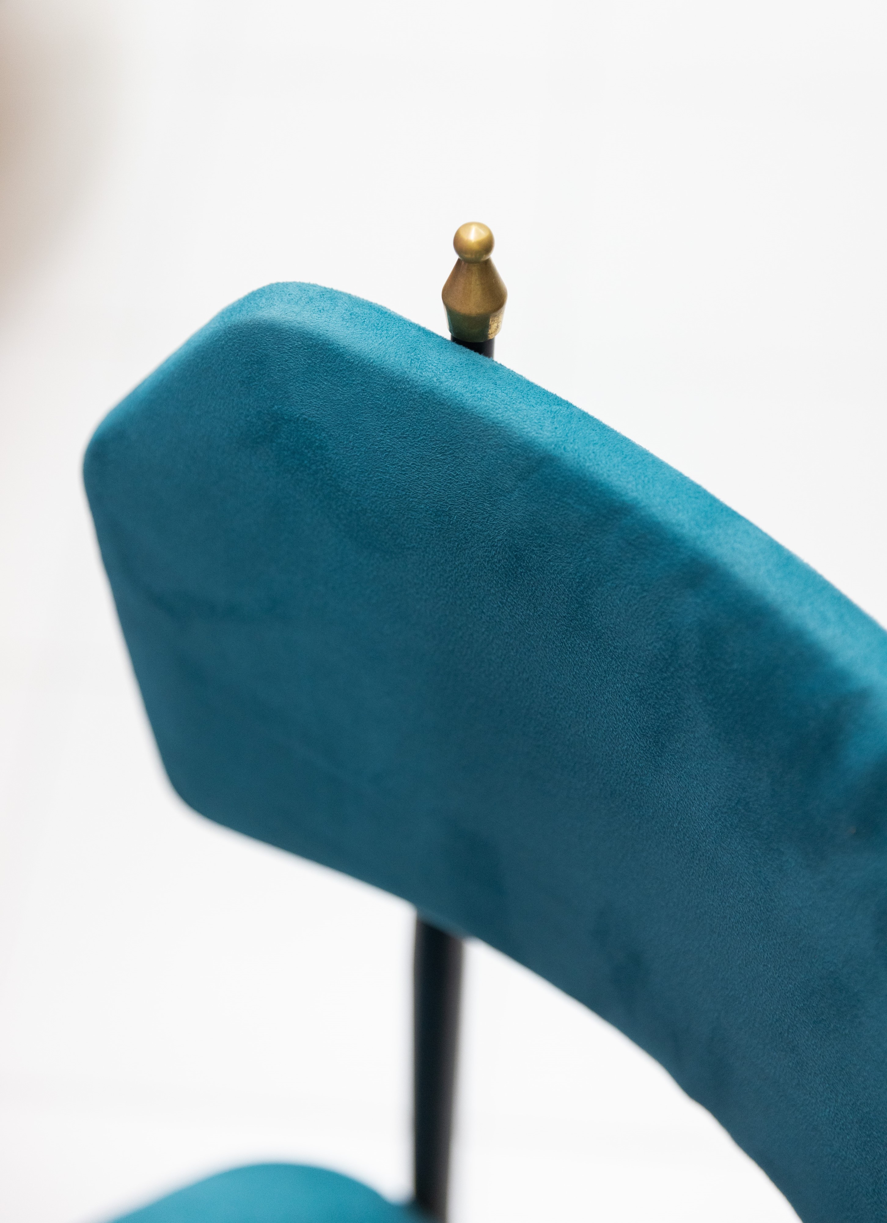 Set di 6 sedie anni '50 più tavolo design Mascagni in ferro, puntali in ottone e vetroelite in or...