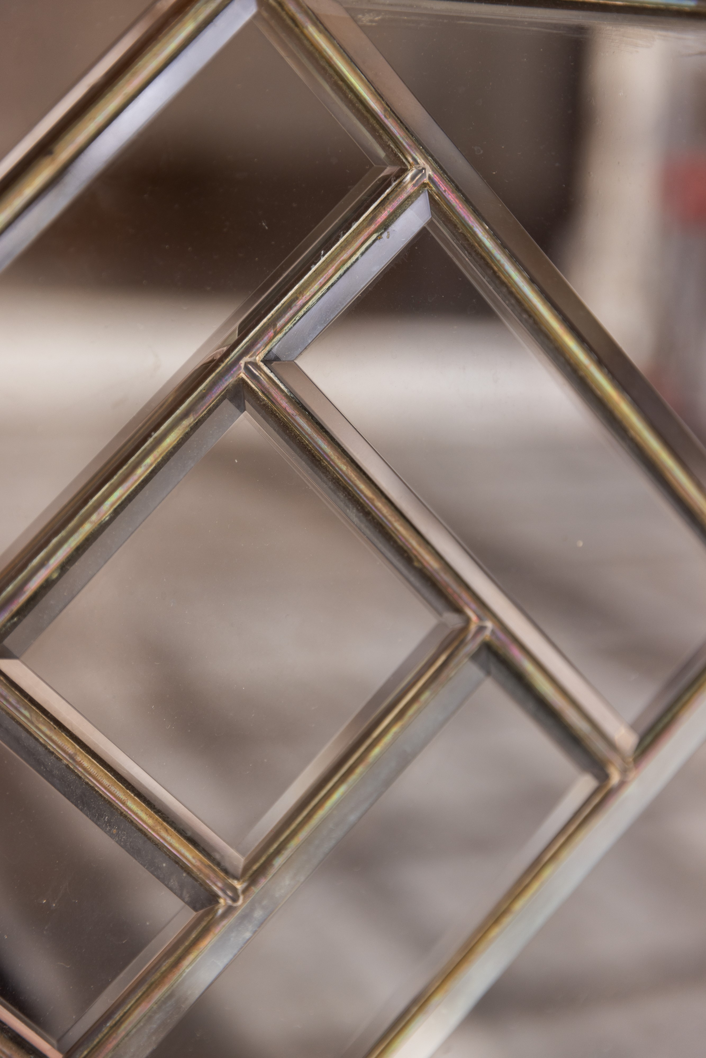 Credenza déco in legno di noce e palissandro rio con specchio e colonne laterali