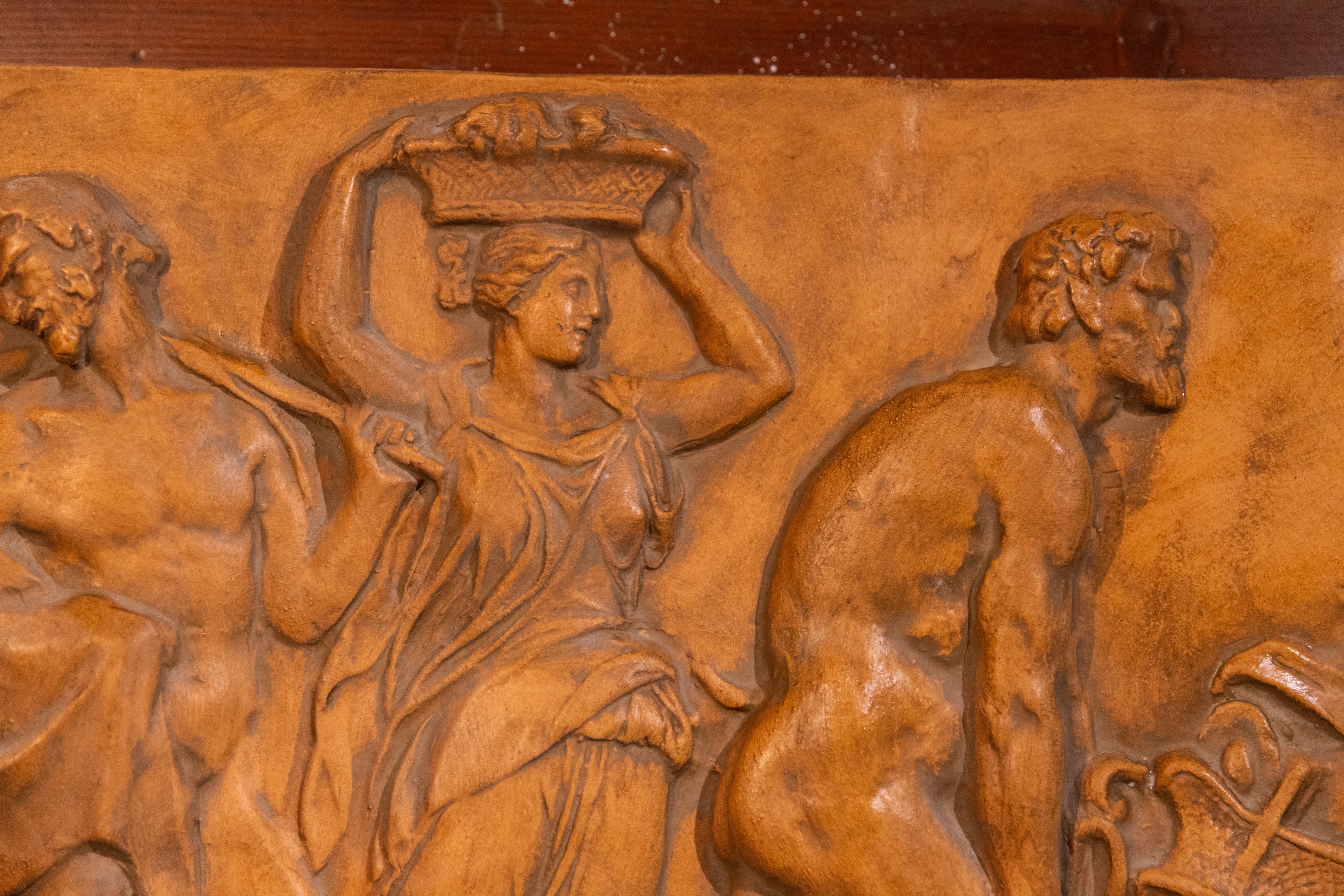 Altorilievo in cotto di Sicilia con scena neoclassica