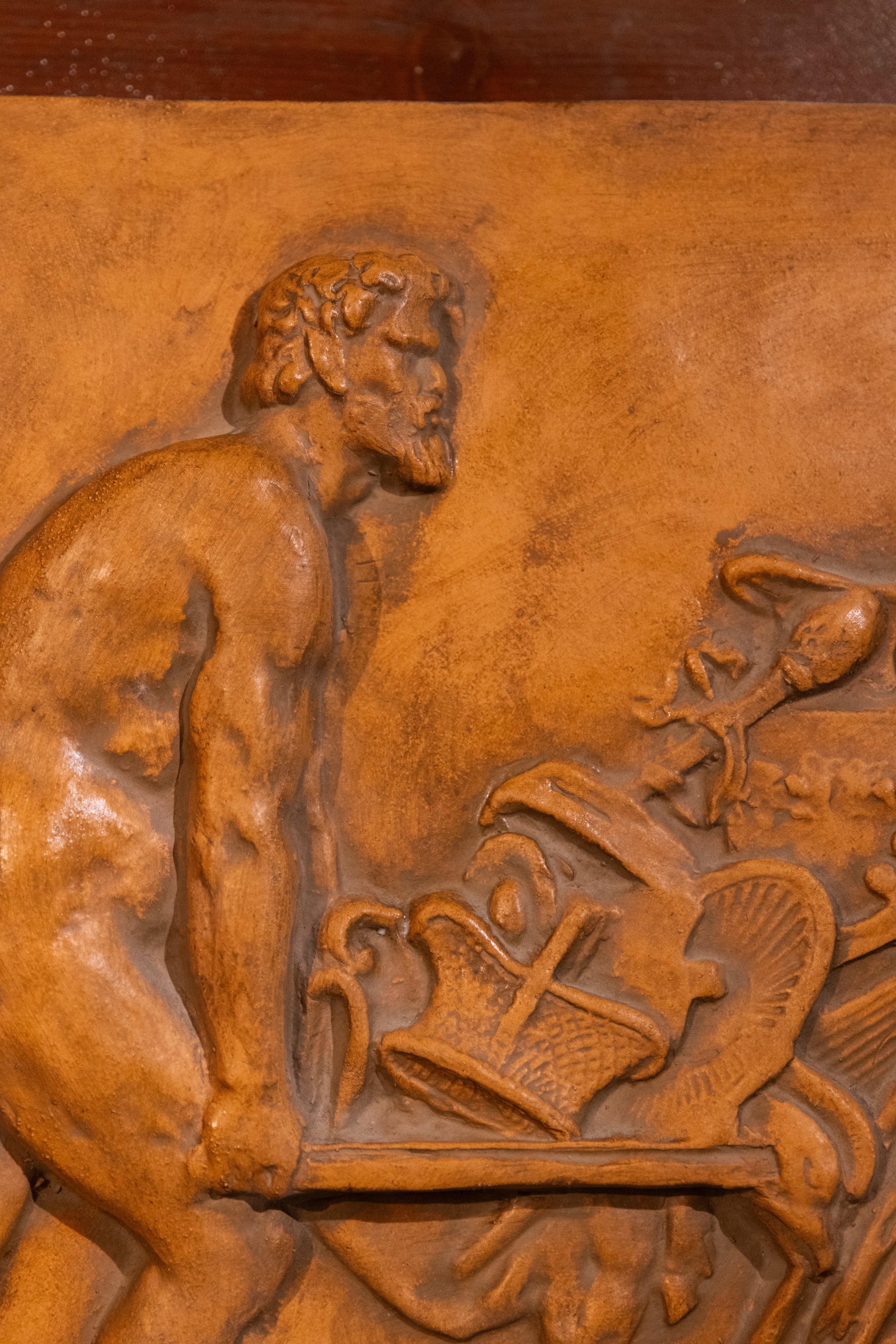 Altorilievo in cotto di Sicilia con scena neoclassica