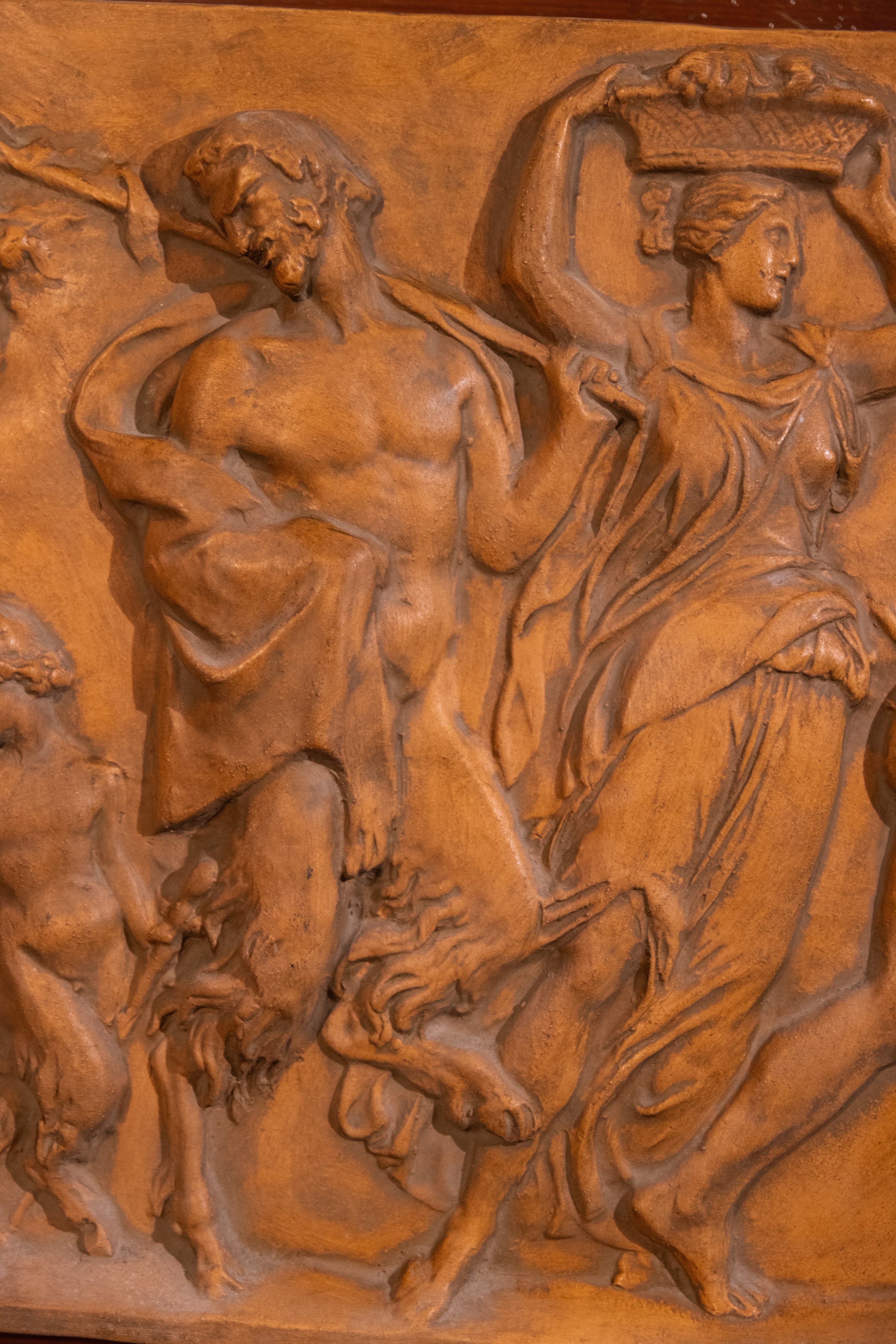 Altorilievo in cotto di Sicilia con scena neoclassica