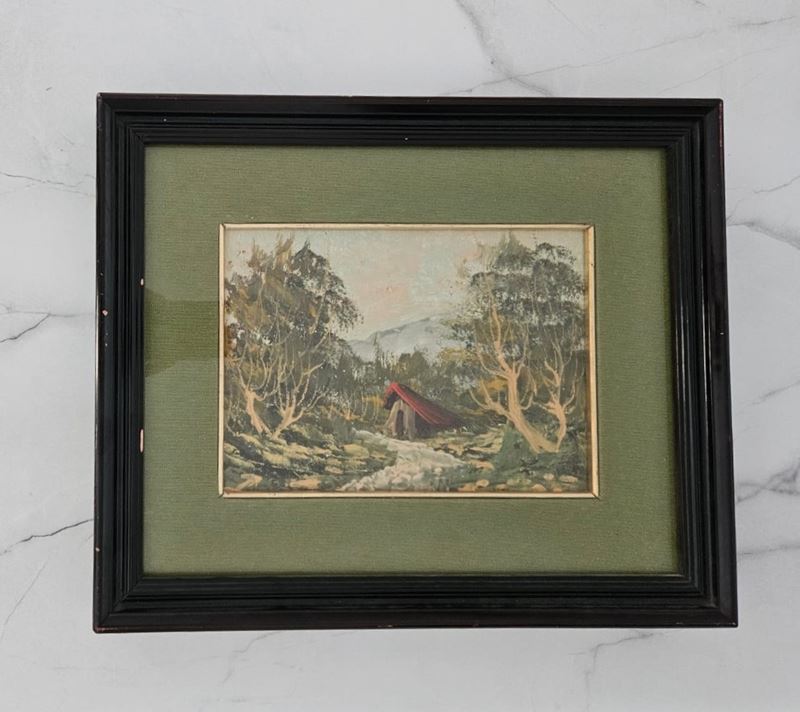 Paesaggio campestre con alberi e casa