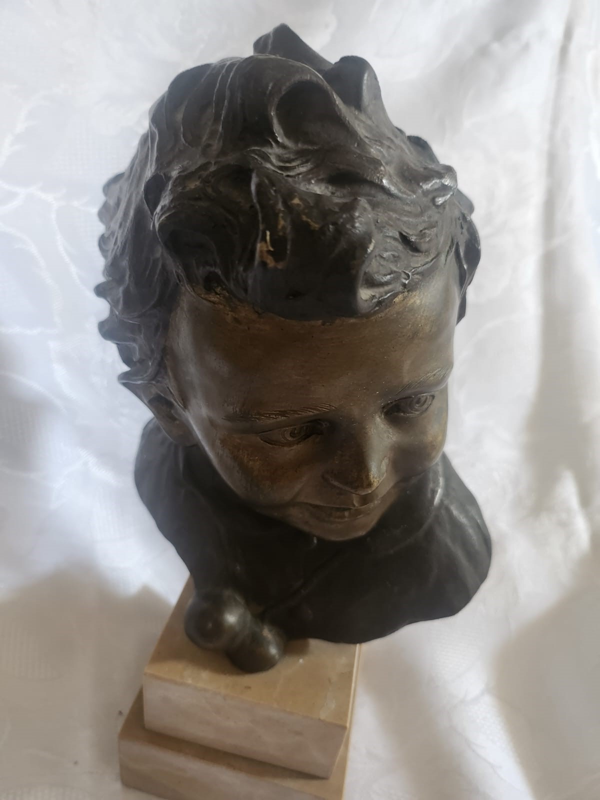 Busto in bronzo raffigurante ragazzo