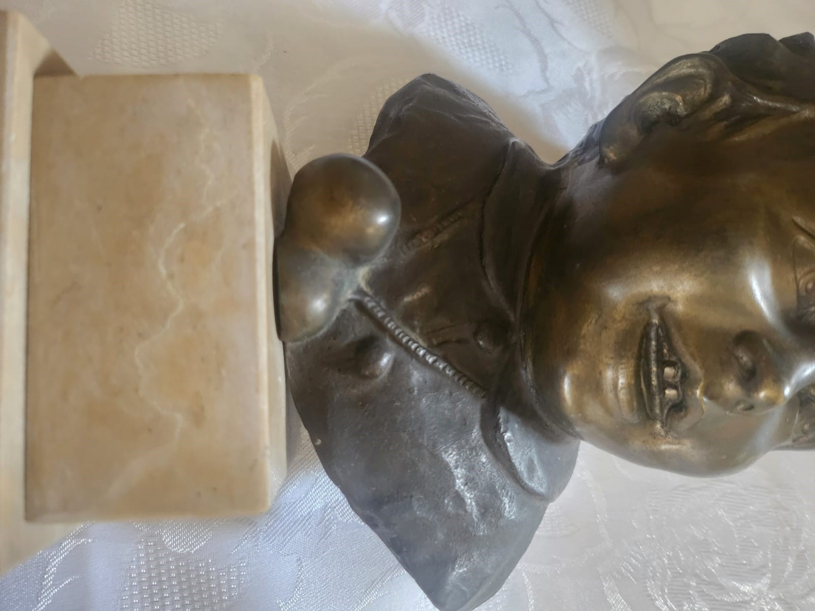 Busto in bronzo raffigurante ragazzo