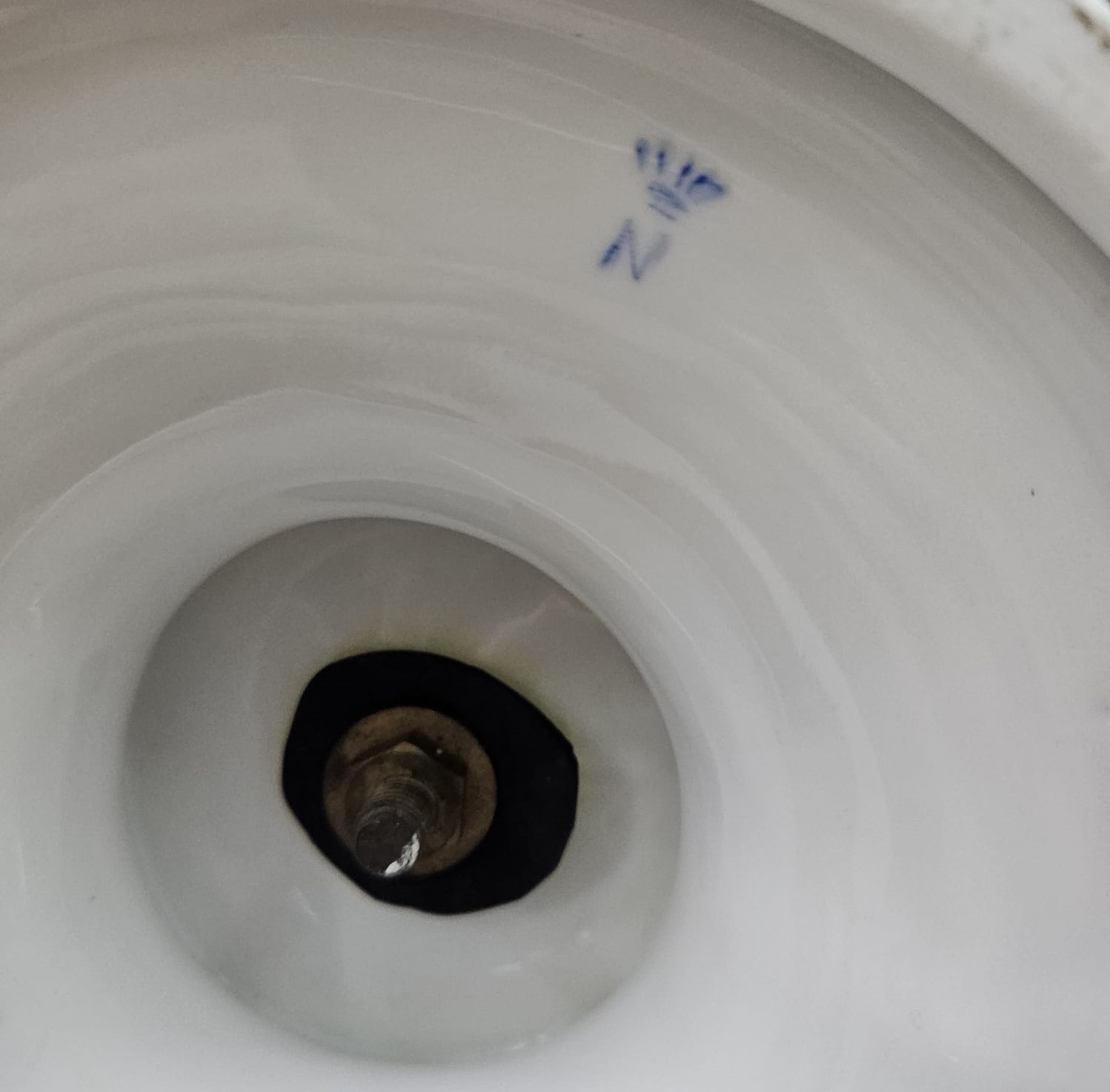 Volto di marinaio Capodimonte, in stucco caulino e base in porcellana bianca lumeggiata in oro