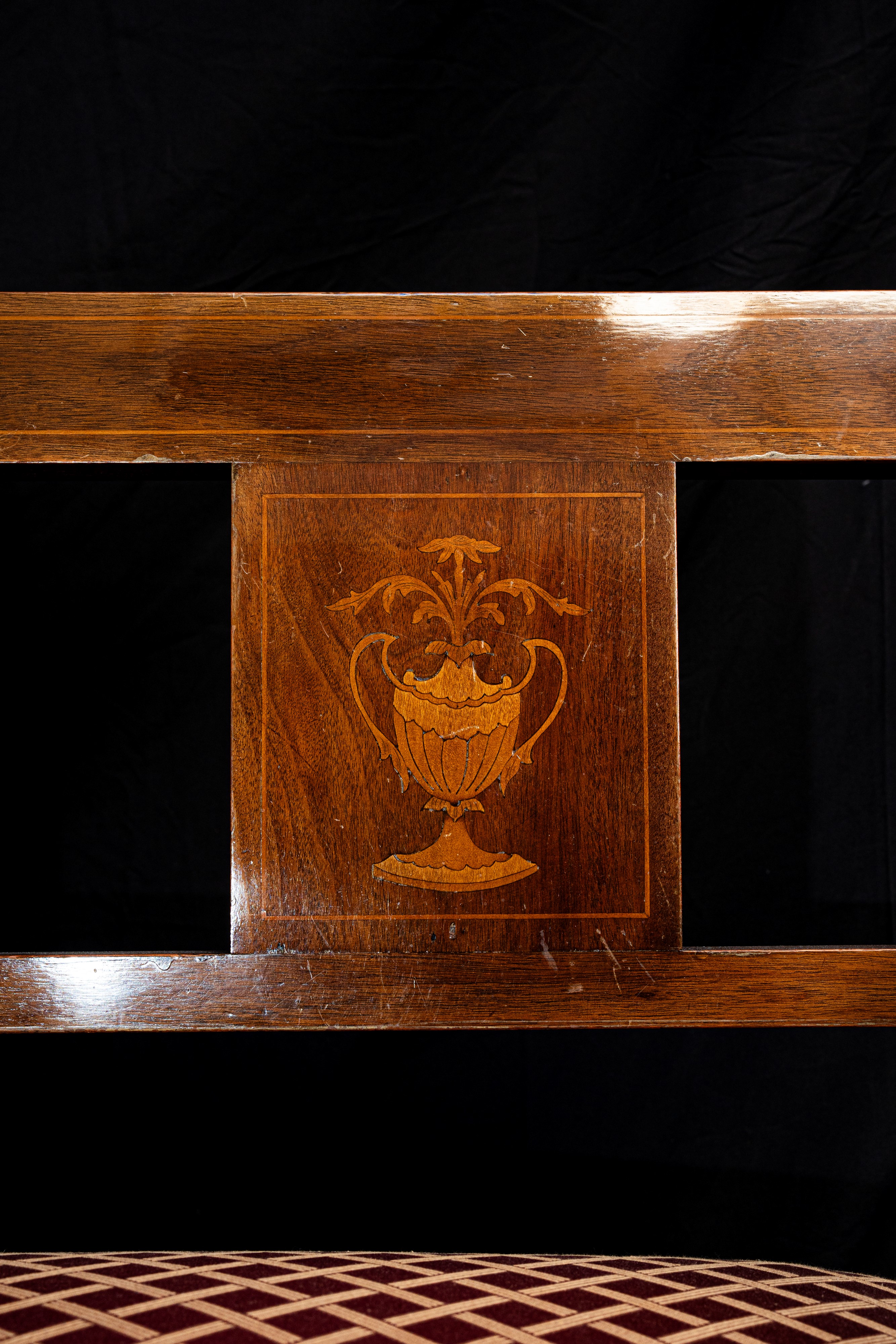 Divanetto intarsiato liberty