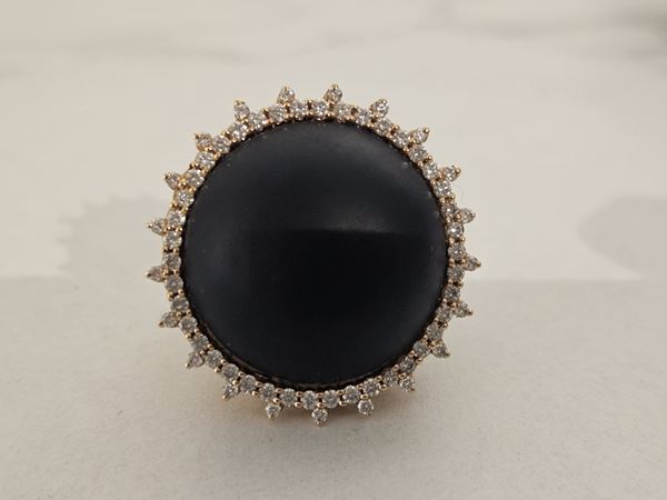 Anello con pietra nera e brillantini