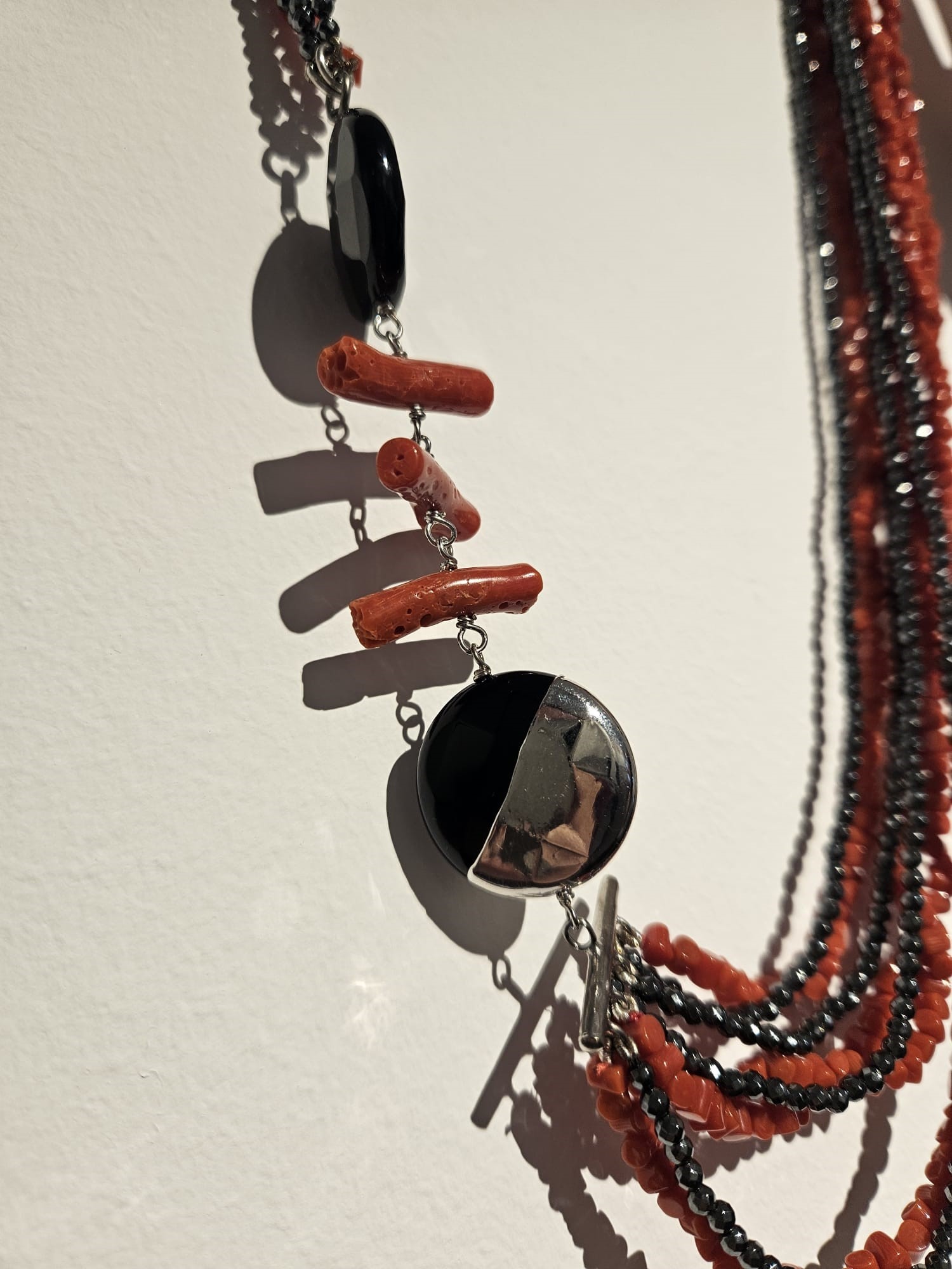 Collana con ematite, corallo e onice Della Rovere