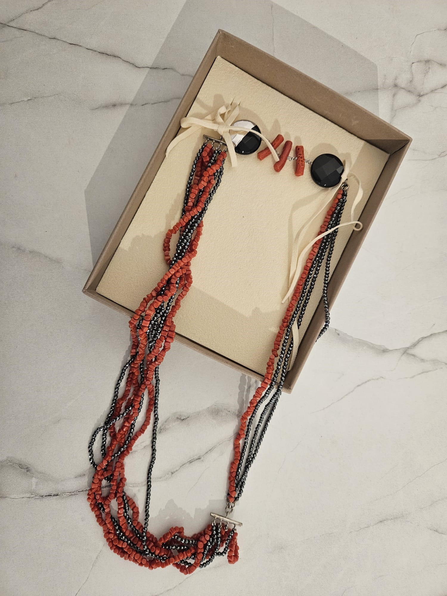 Collana con ematite, corallo e onice Della Rovere