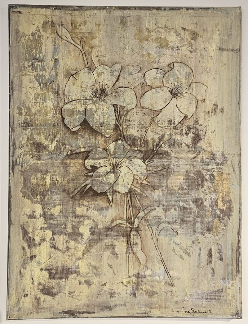 Vaso con fiori e sfondo beige