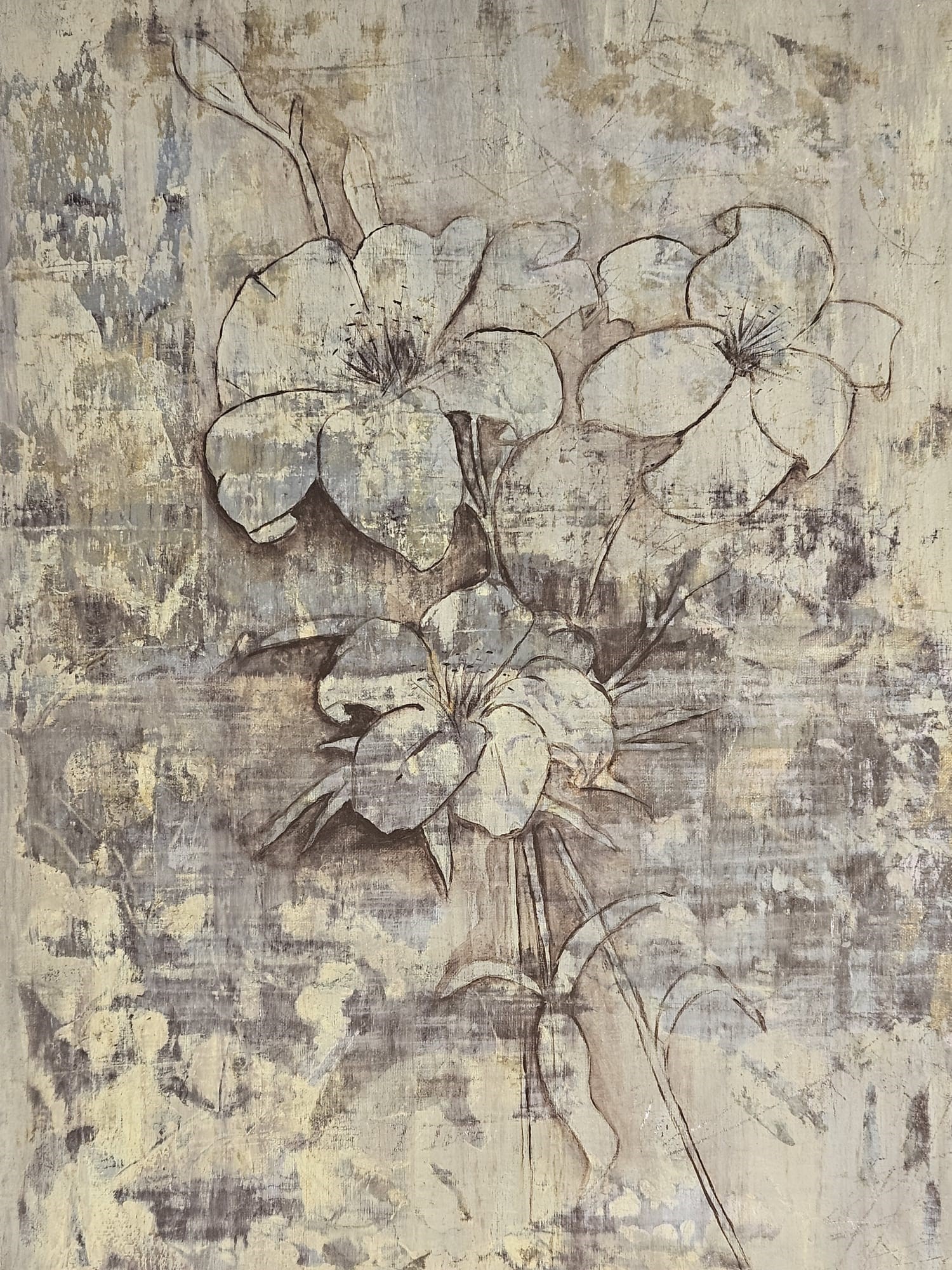 Vaso con fiori e sfondo beige