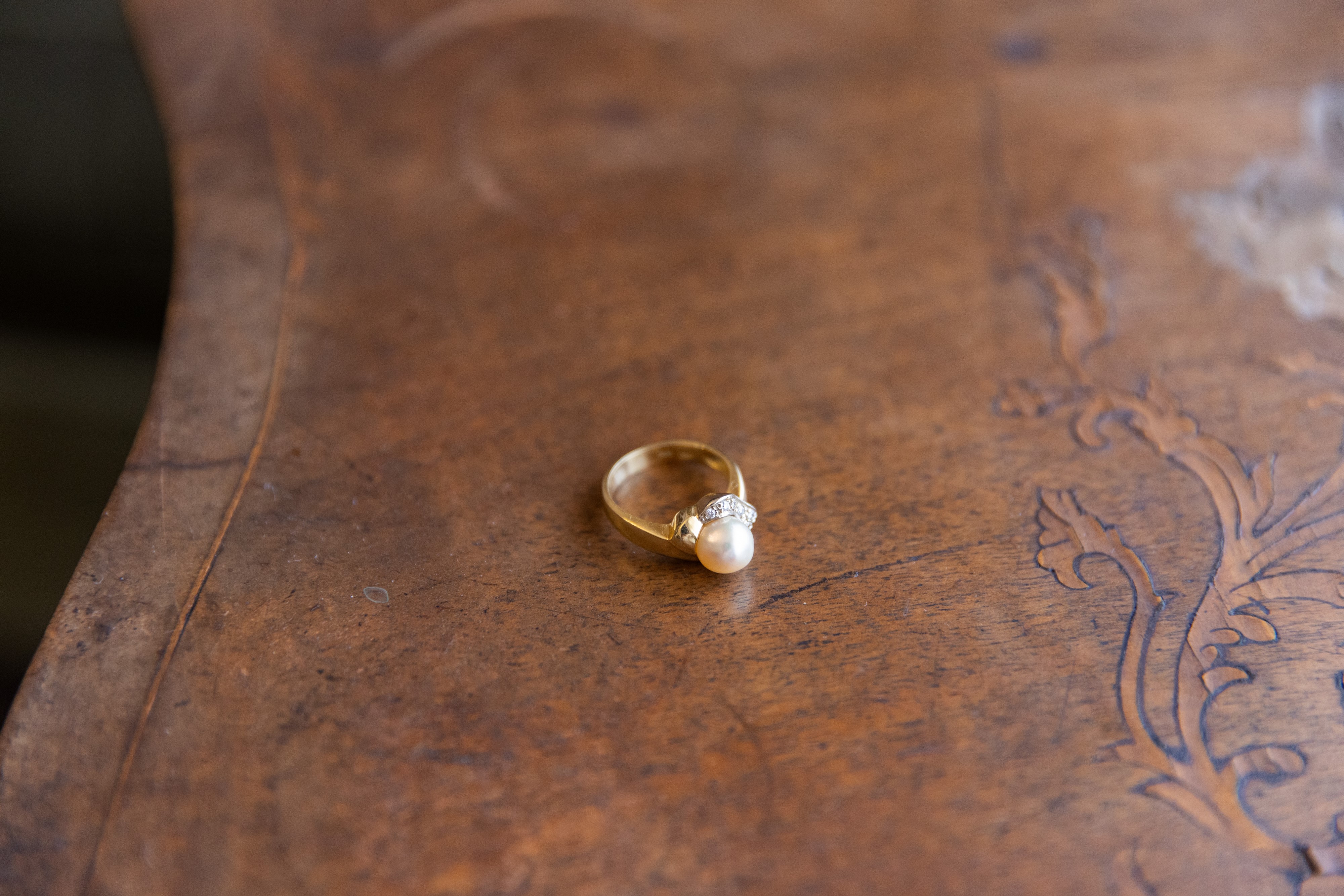 Anello in oro 18 con perla e brillantini