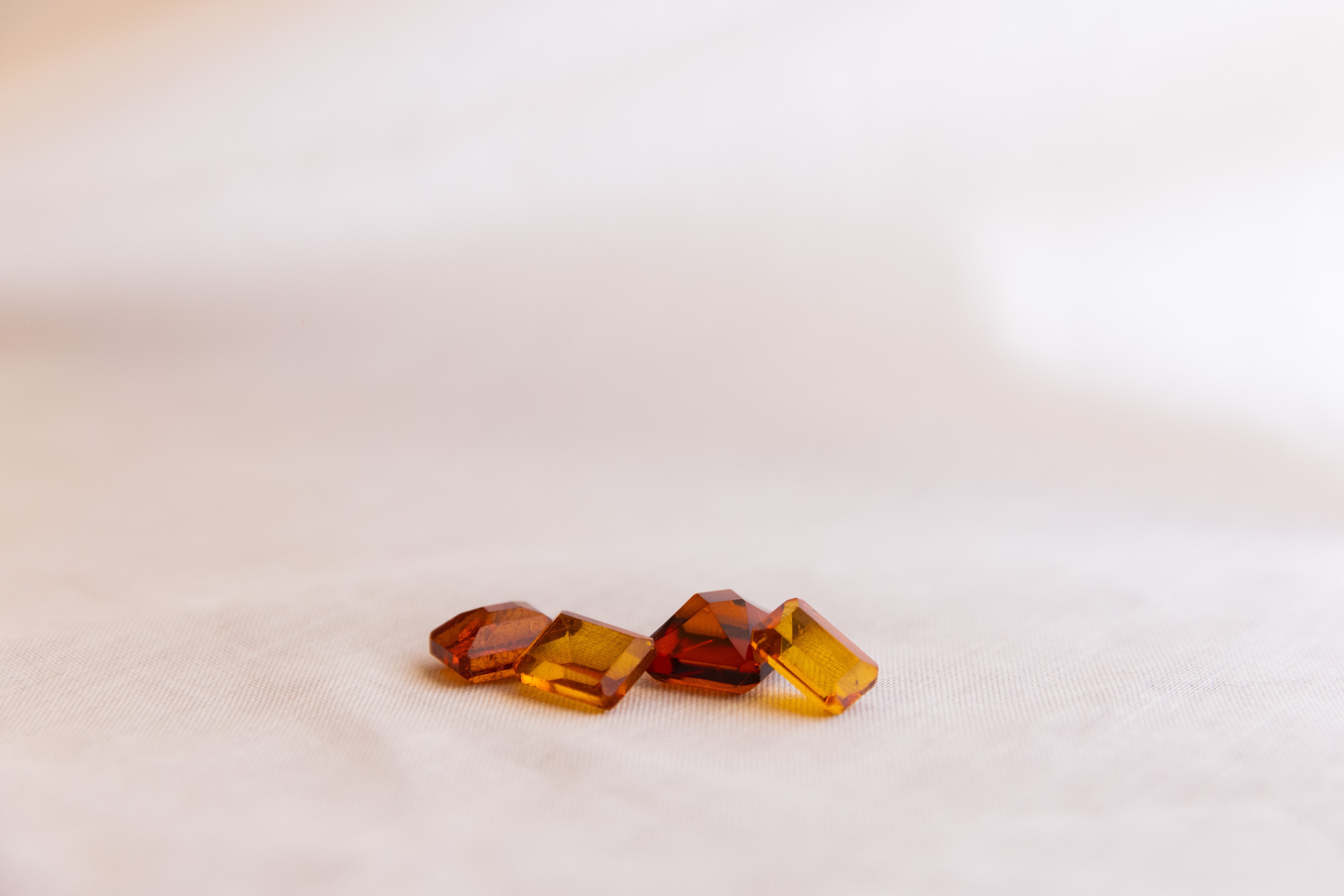 Lotto di n 4 ambre taglio smeraldo