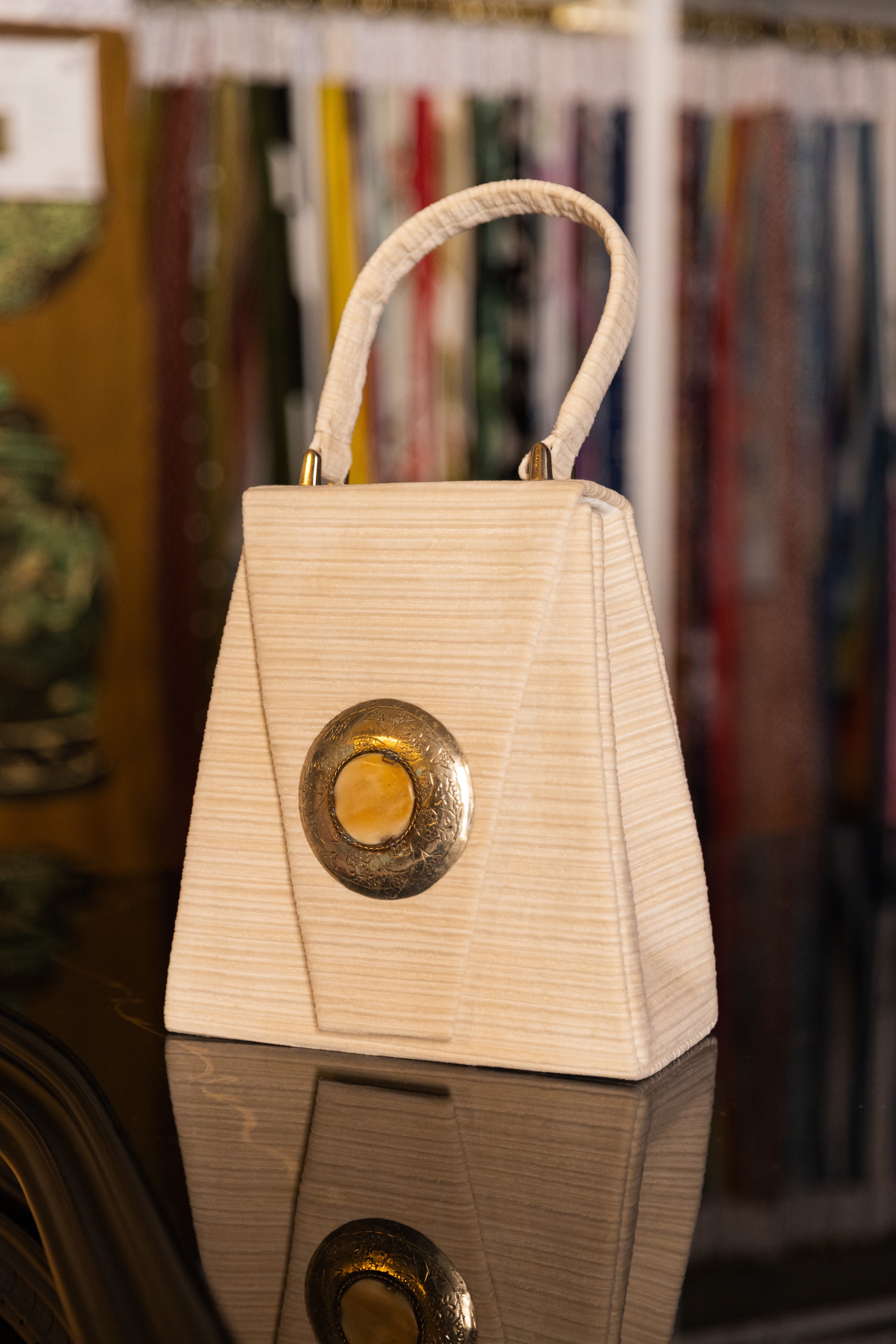 Borsa Lavi Bags ealizzata a mano con velluto imprimé con pietra in osso marocchina