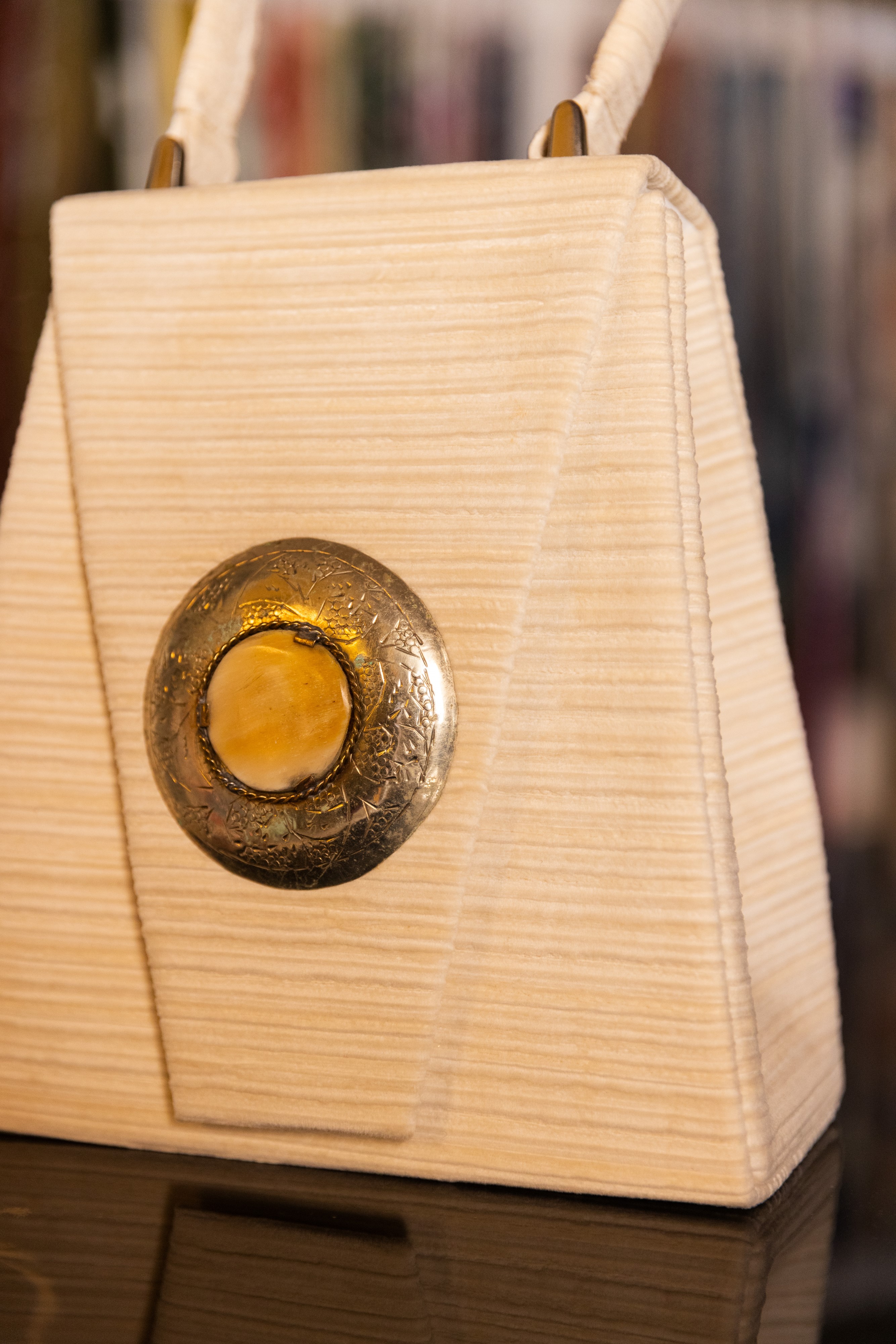 Borsa Lavi Bags ealizzata a mano con velluto imprimé con pietra in osso marocchina