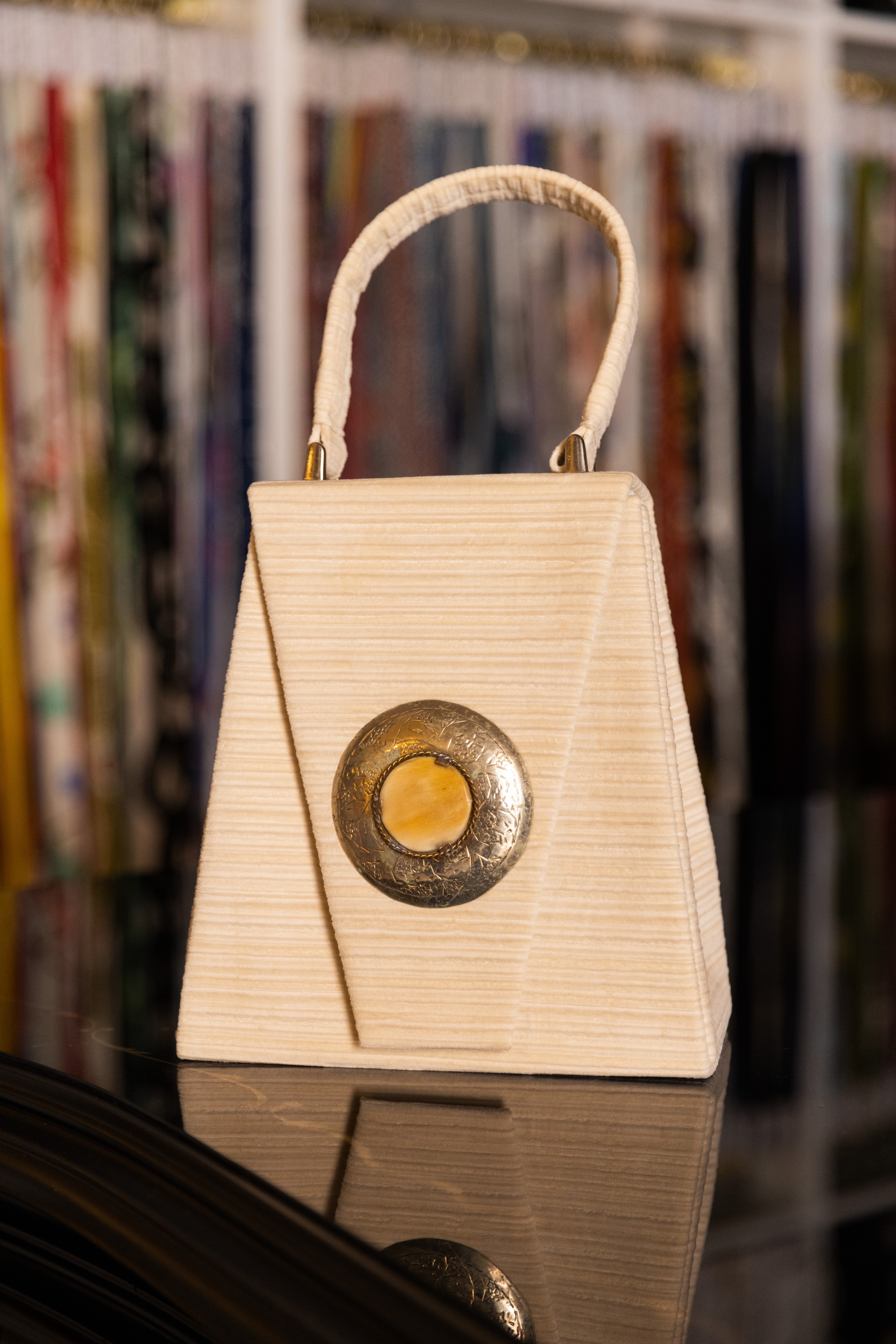 Borsa Lavi Bags ealizzata a mano con velluto imprimé con pietra in osso marocchina